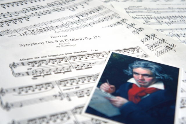 第九の楽譜とベートーベン
