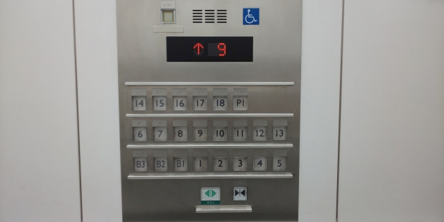 エレベータのボタン（身障者用）